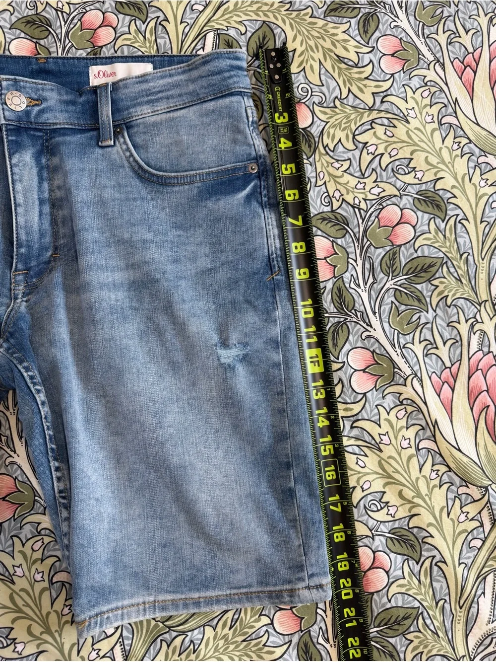 s.Oliver Classic Men's Denim Shorts - Light Blue Size 34. NWOT.